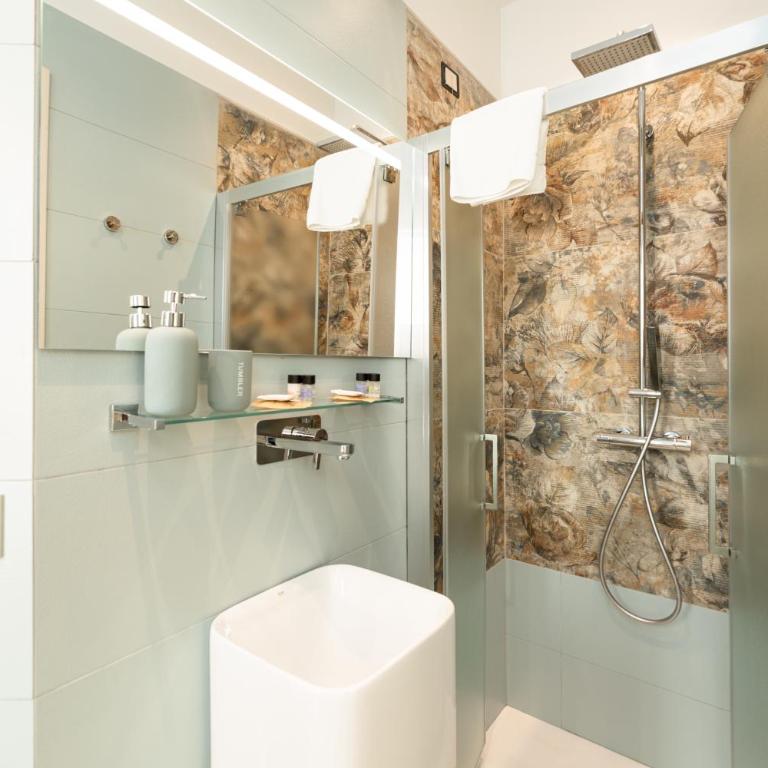 Concordia Suites - Habitación Doble Deluxe con balcón - 3