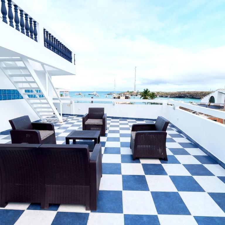 Galapagos Family Vacation 3 bedrooms 7 guests Centrally located and ocean view - Vacation Home - 2