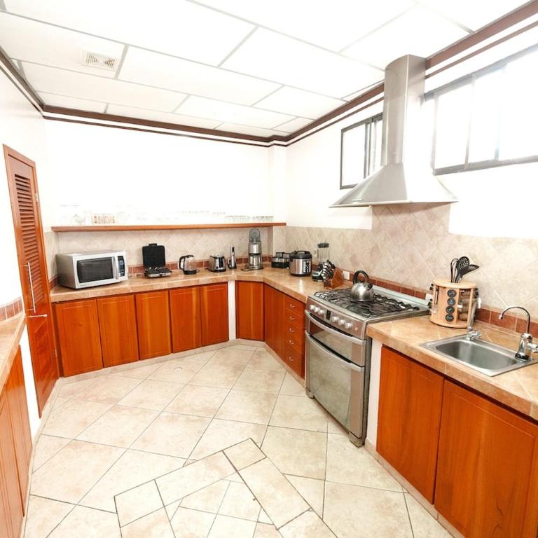 Galapagos Family Vacation 3 bedrooms 7 guests Centrally located and ocean view - Vacation Home - 4