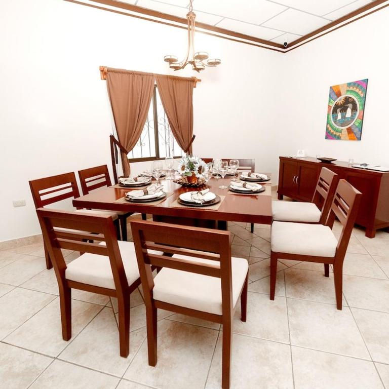 Galapagos Family Vacation 3 bedrooms 7 guests Centrally located and ocean view - Vacation Home - 5