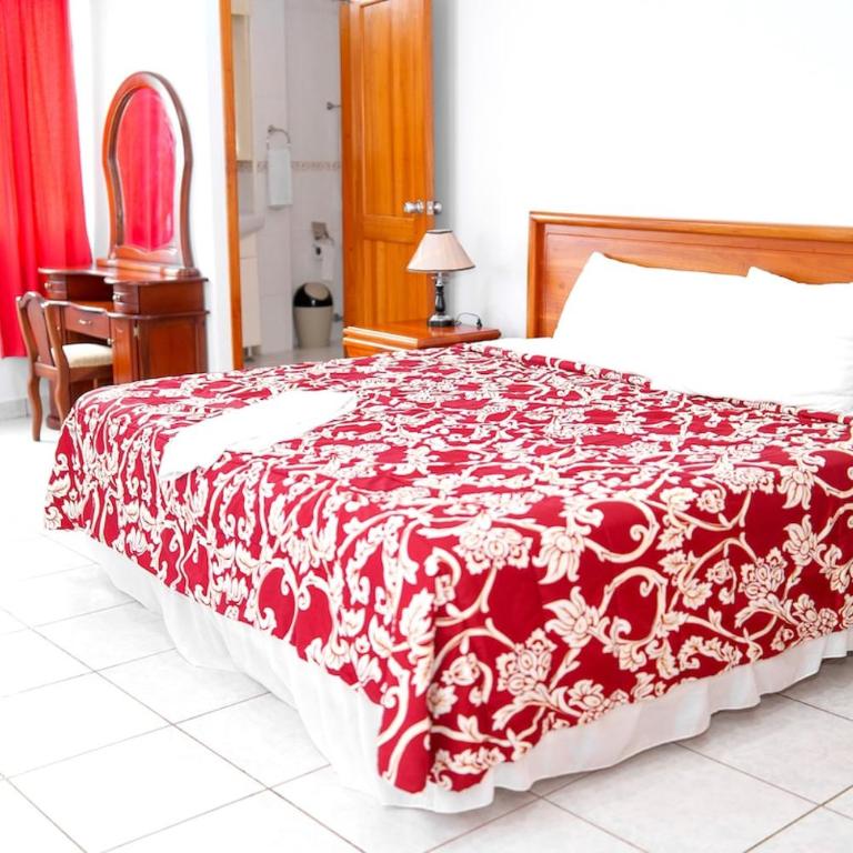 Galapagos Family Vacation 3 bedrooms 7 guests Centrally located and ocean view - Vacation Home - 7