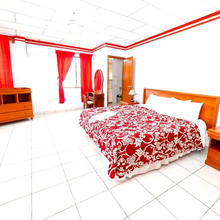 Galapagos Family Vacation 3 bedrooms 7 guests Centrally located and ocean view - Vacation Home - 10