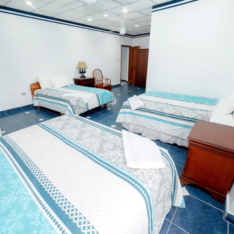 Galapagos Family Vacation 3 bedrooms 7 guests Centrally located and ocean view - Vacation Home - 12