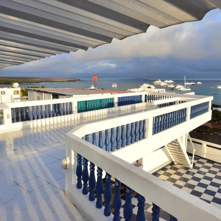 Galapagos Family Vacation 3 bedrooms 7 guests Centrally located and ocean view - Vacation Home - 17