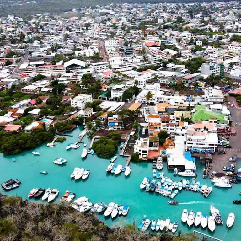 Galapagos Family Vacation 3 bedrooms 7 guests Centrally located and ocean view - Vacation Home - 24