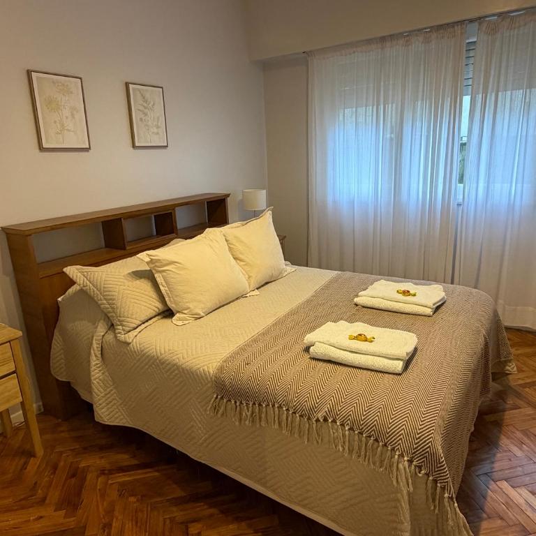 Depto reciclado a nuevo, súper tranquilo, frente a Plaza Colón - One-Bedroom Apartment - 2