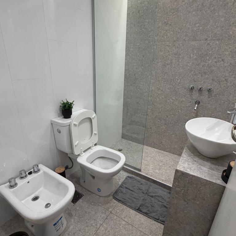 Depto reciclado a nuevo, súper tranquilo, frente a Plaza Colón - One-Bedroom Apartment - 12