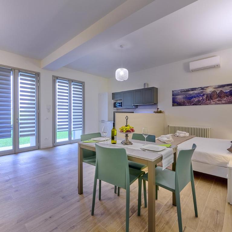 Lecco Lake Apartments Villa Liberty - Studio Apartment with King Bed - 9