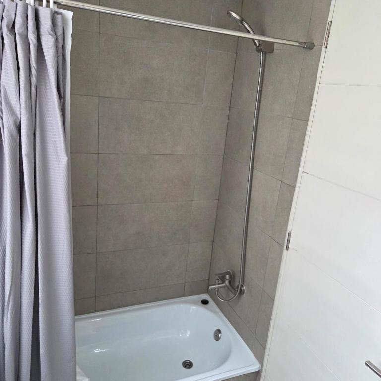 Departamento nuevo a pasos de metro Irarrazaval - One-Bedroom Apartment with Park View - 23