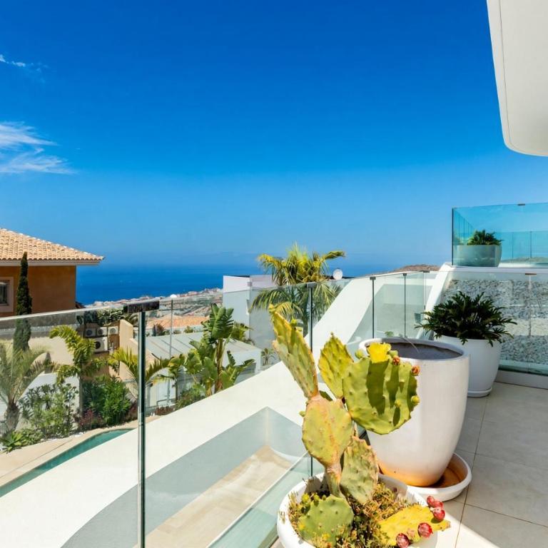 Villa with Panoramic Ocean Views in Torviscas Alto - Villa - 18