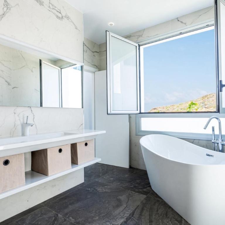 Villa with Panoramic Ocean Views in Torviscas Alto - Villa - 22