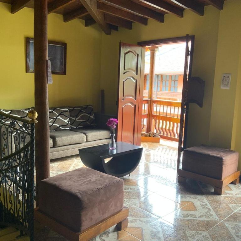 Hostal Los Lirios Segundo Piso Familiar - Casa de 4 dormitorios - 1