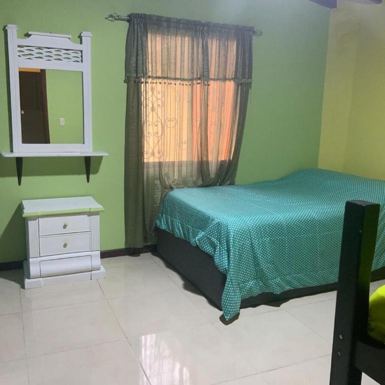 Hostal Los Lirios Segundo Piso Familiar - Casa de 4 dormitorios - 10