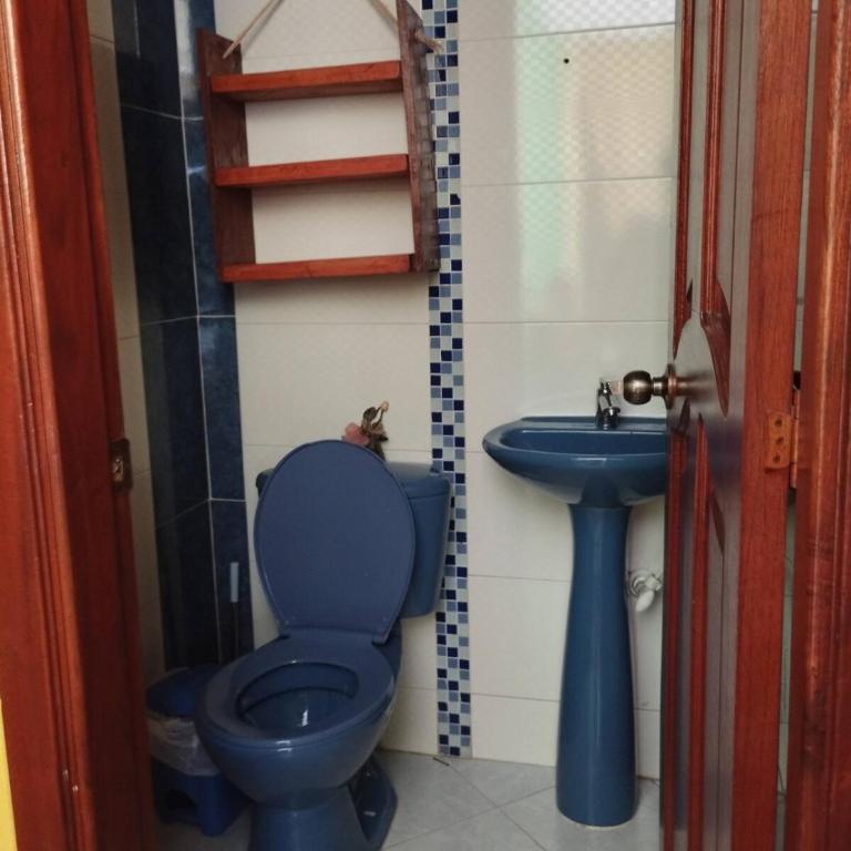 Hostal Los Lirios Segundo Piso Familiar - Casa de 4 dormitorios - 15