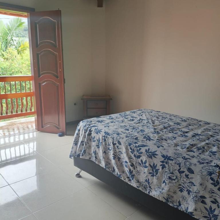 Hostal Los Lirios Segundo Piso Familiar - Casa de 4 dormitorios - 16