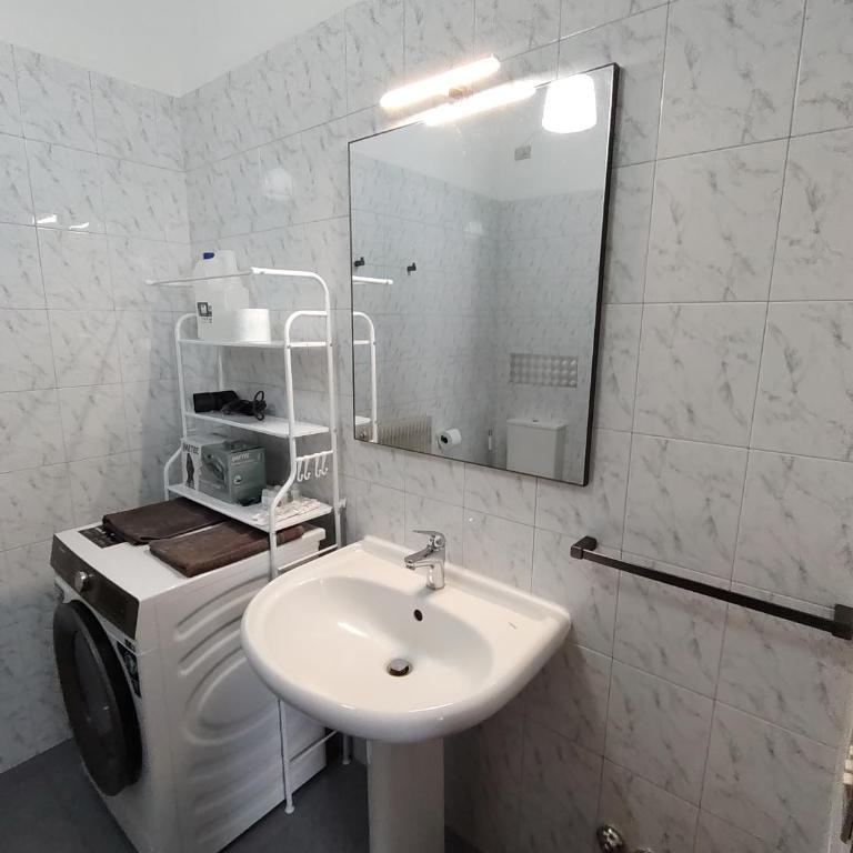 A-Home 2 - Appartamento con 1 Camera da Letto - 16