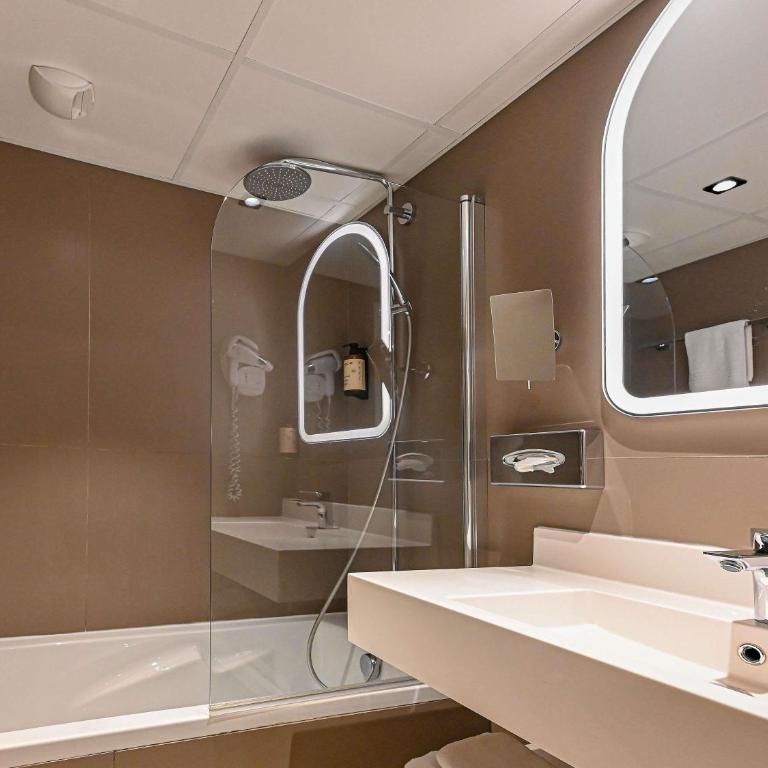 Hotel Mercure Blois Centre - Chambre Familiale avec Lit Double et Canapé-Lit - 5