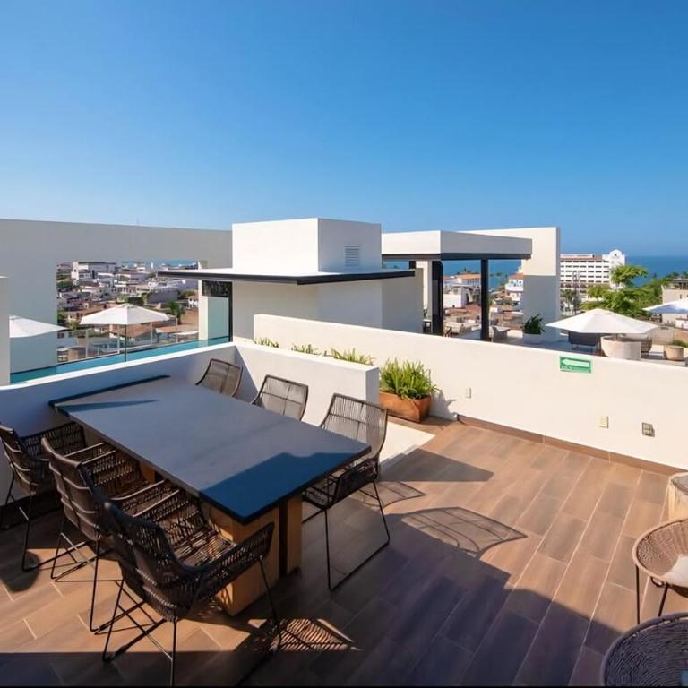 Spacious 2BR Condo - Minutes to Beach and Malecón - Two-Bedroom Apartment - 27