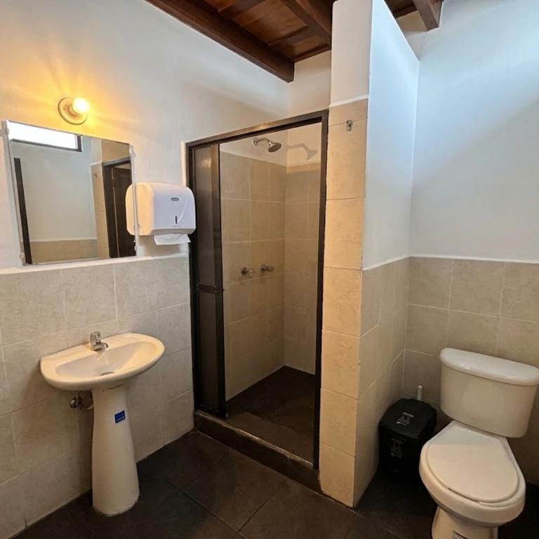 Casa Kiwi Hostel - Double Room with Shared Bathroom - 2
