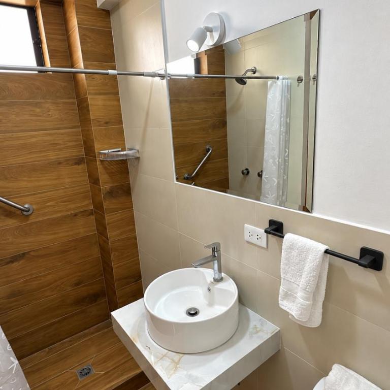 Hotel El Galeón - PARACAS - Habitación Doble con baño privado - 15