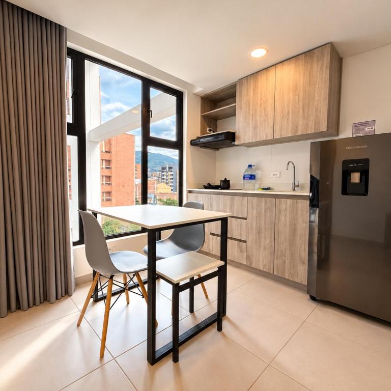 Hotel ECO 44 - Deluxe One-Bedroom Apartment with City View - 1
