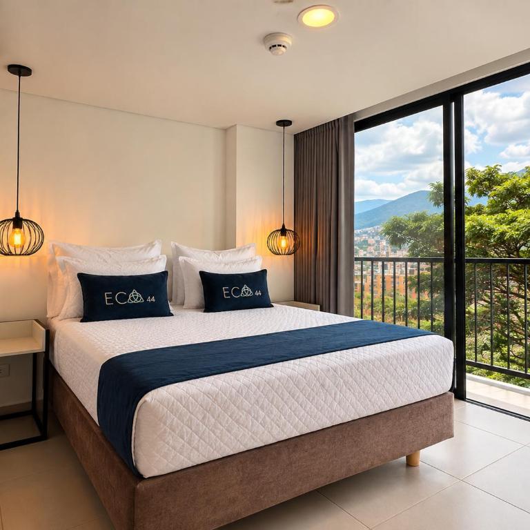 Hotel ECO 44 - One-Bedroom Apartment with Balcony and City View - 1