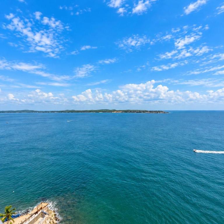 Palmetto Sunset — Oceanfront Apartments - One-Bedroom Apartment with Sea View - 17