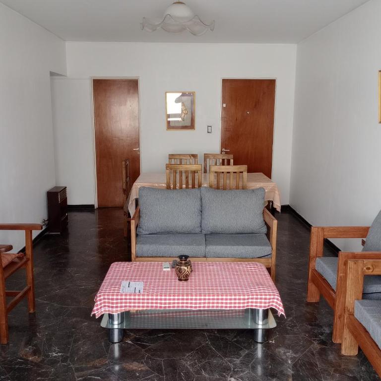 Amplio y cómodo en la mejor ubicación de la Ciudad de Mendoza - Apartamento con terraza - 2