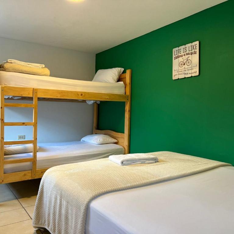 Town Apartment with terrace 4 bedrooms 3 baths - Apartamento - 7