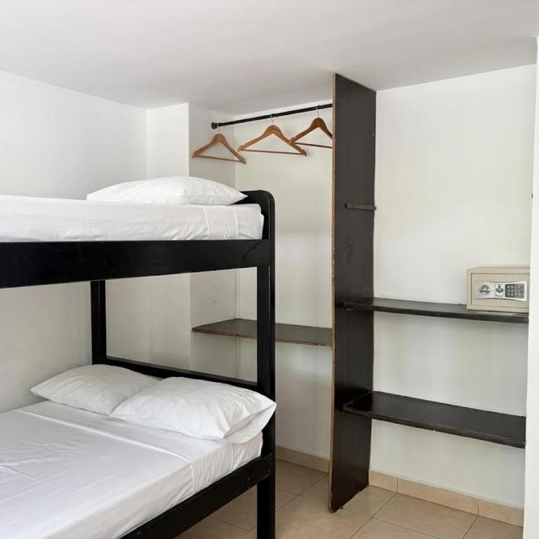 Casa Kiwi Hostel - Triple Room with Shared Bathroom - 4