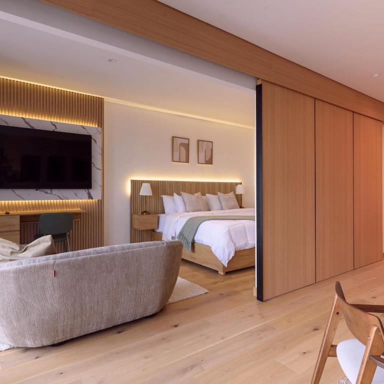 The R Line | Floor 42 Skyline | King Suite | Pool - Two-Bedroom Apartment - 16
