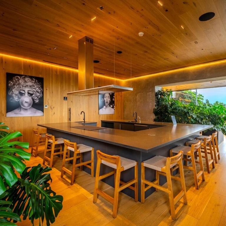 The R Line | Floor 42 Skyline | King Suite | Pool - Two-Bedroom Apartment - 24