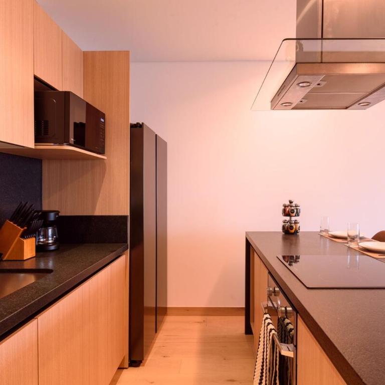 The R Line | Floor 42 Skyline | King Suite | Pool - Two-Bedroom Apartment - 28