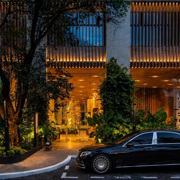 The R Line | Floor 42 Skyline | King Suite | Pool - Two-Bedroom Apartment - 30