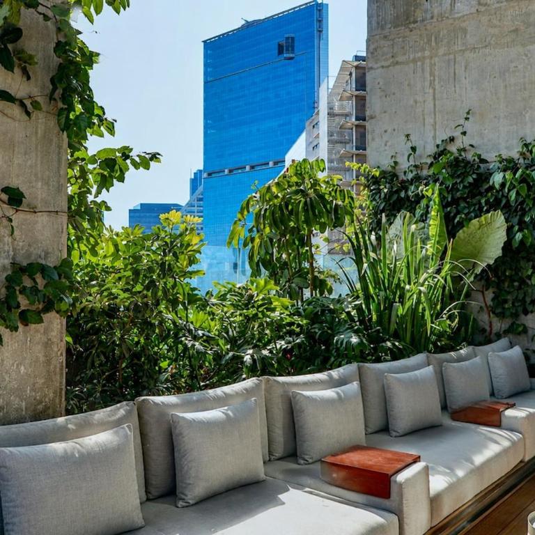 The R Line | Floor 42 Skyline | King Suite | Pool - Two-Bedroom Apartment - 31