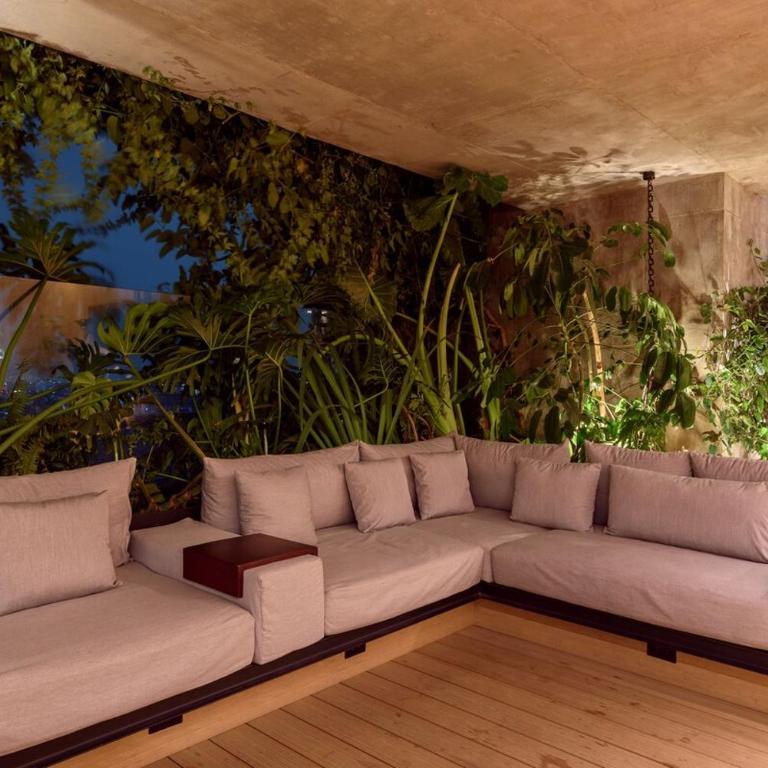 The R Line | Floor 42 Skyline | King Suite | Pool - Two-Bedroom Apartment - 33