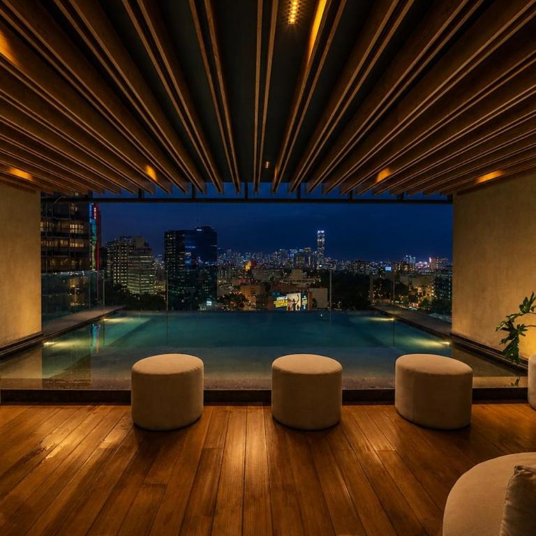The R Line | Floor 42 Skyline | King Suite | Pool - Two-Bedroom Apartment - 41