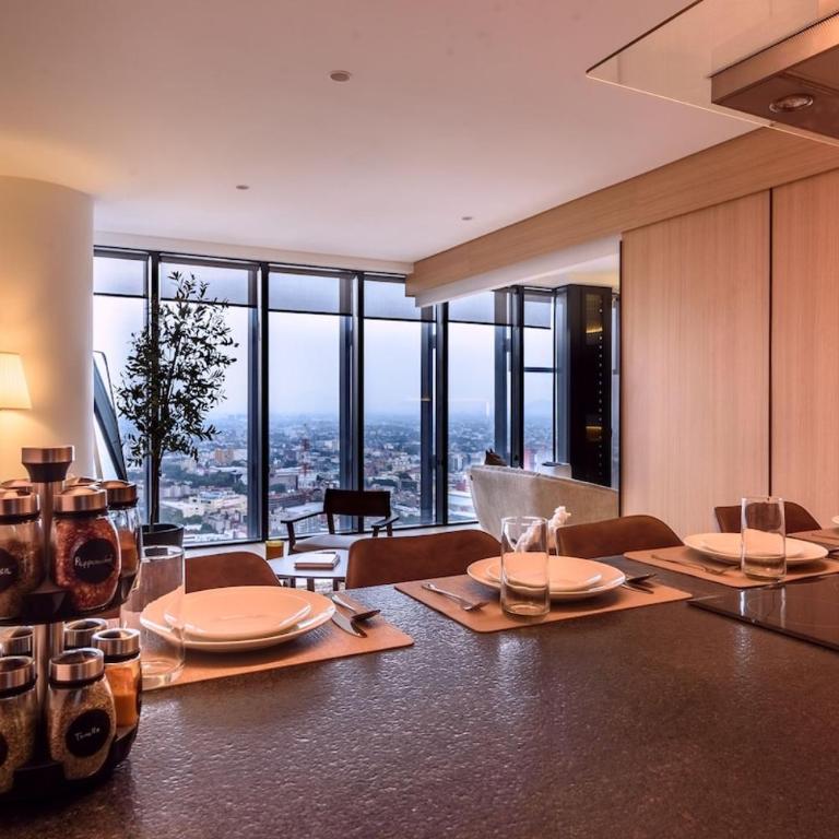 The R Line | Floor 42 Skyline | King Suite | Pool - Two-Bedroom Apartment - 44