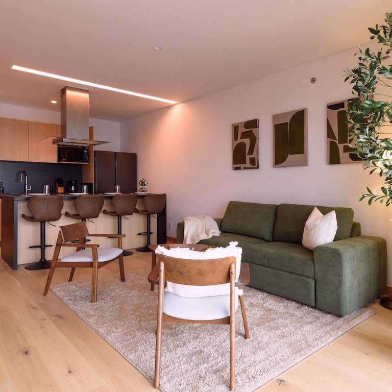 The R Line | Floor 42 Skyline | King Suite | Pool - Two-Bedroom Apartment - 61