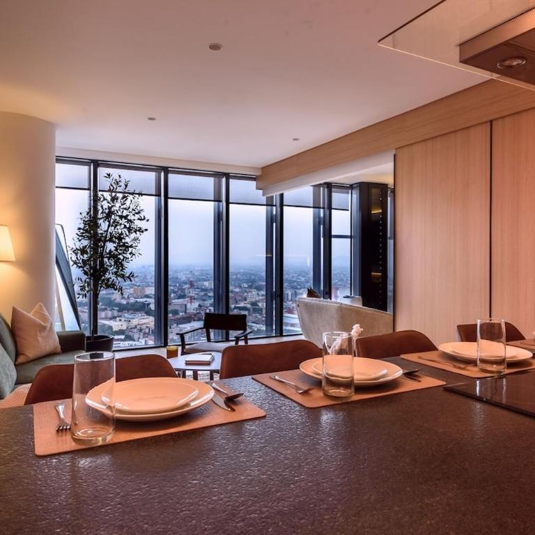 The R Line | Floor 42 Skyline | King Suite | Pool - Two-Bedroom Apartment - 63
