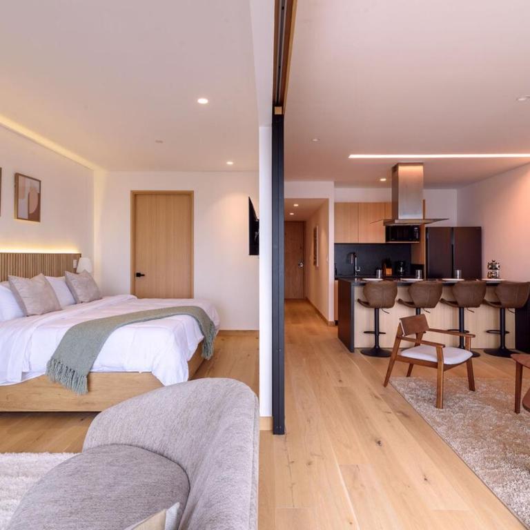 The R Line | Floor 42 Skyline | King Suite | Pool - Two-Bedroom Apartment - 72