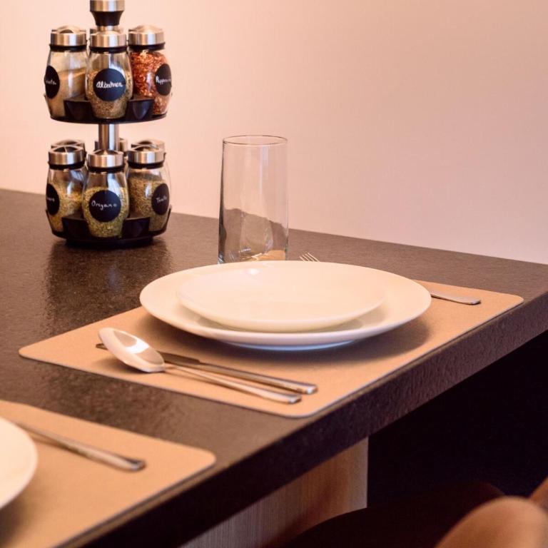 The R Line | Floor 42 Skyline | King Suite | Pool - Two-Bedroom Apartment - 76