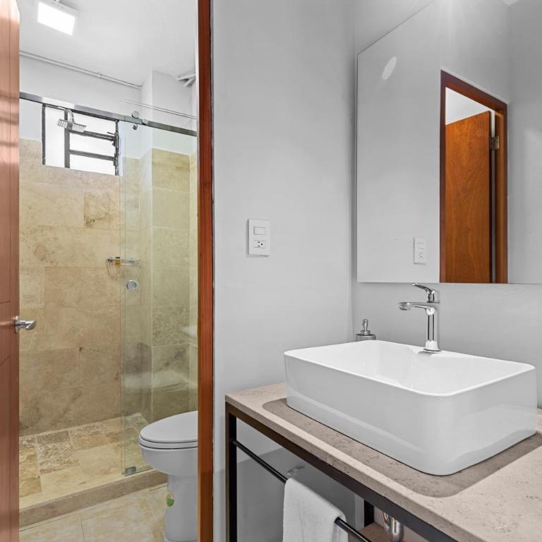 Suites Reforma by HomiRent - Triple Room with Balcony - 8