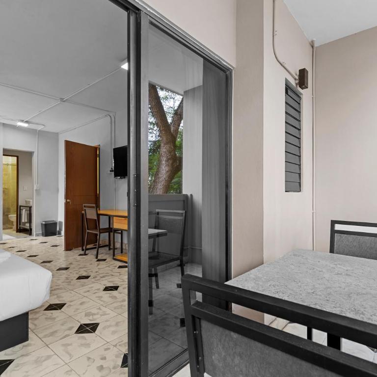 Suites Reforma by HomiRent - Triple Room with Balcony - 7