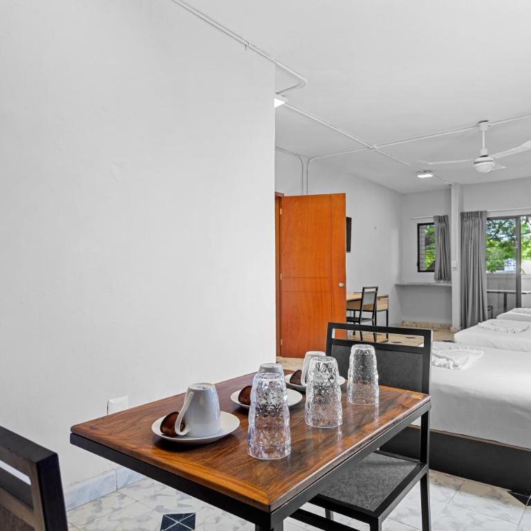 Suites Reforma by HomiRent - Triple Room with Balcony - 4