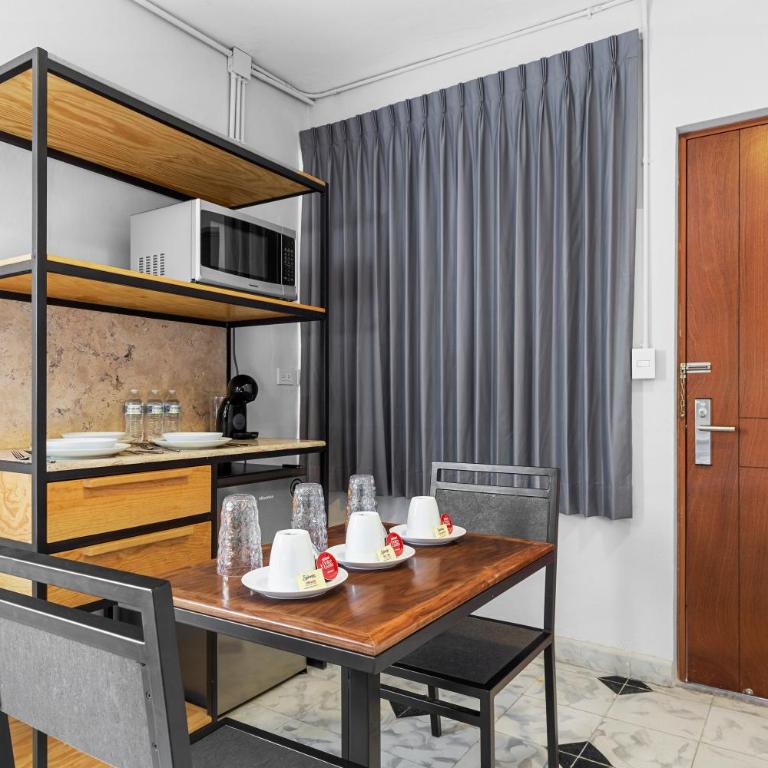 Suites Reforma by HomiRent - Triple Room with Balcony - 3