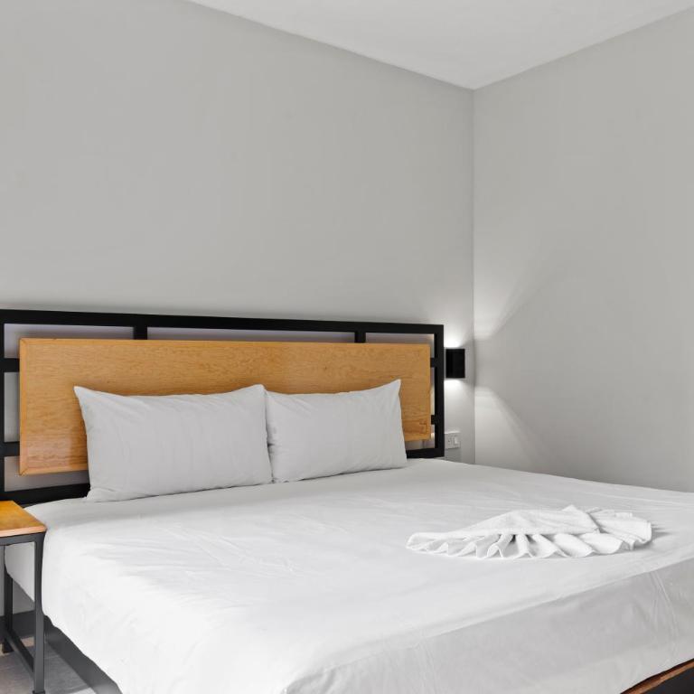 Suites Reforma by HomiRent - Suite with Balcony - 12