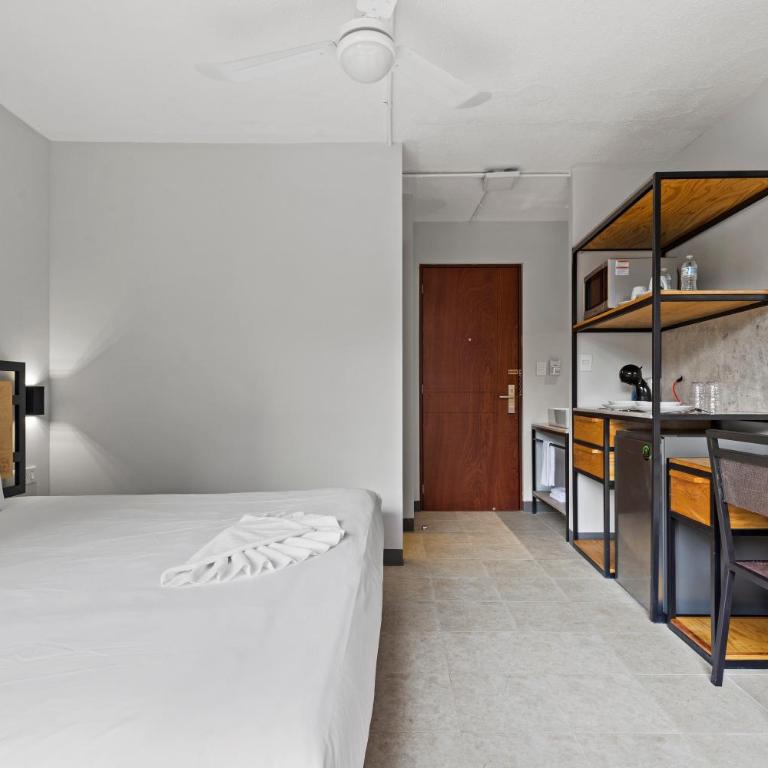 Suites Reforma by HomiRent - Suite with Balcony - 11