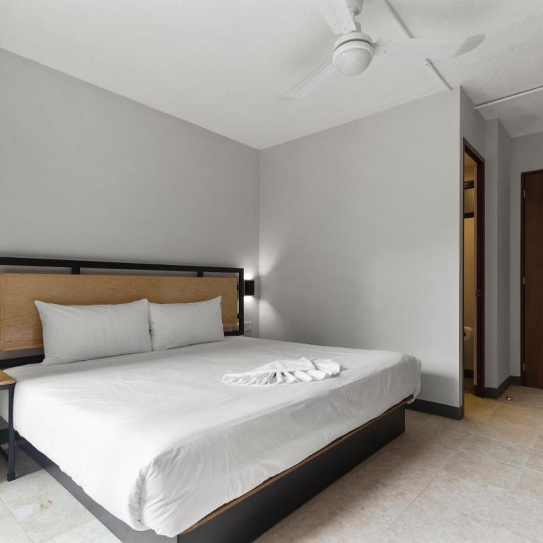 Suites Reforma by HomiRent - Suite with Balcony - 9