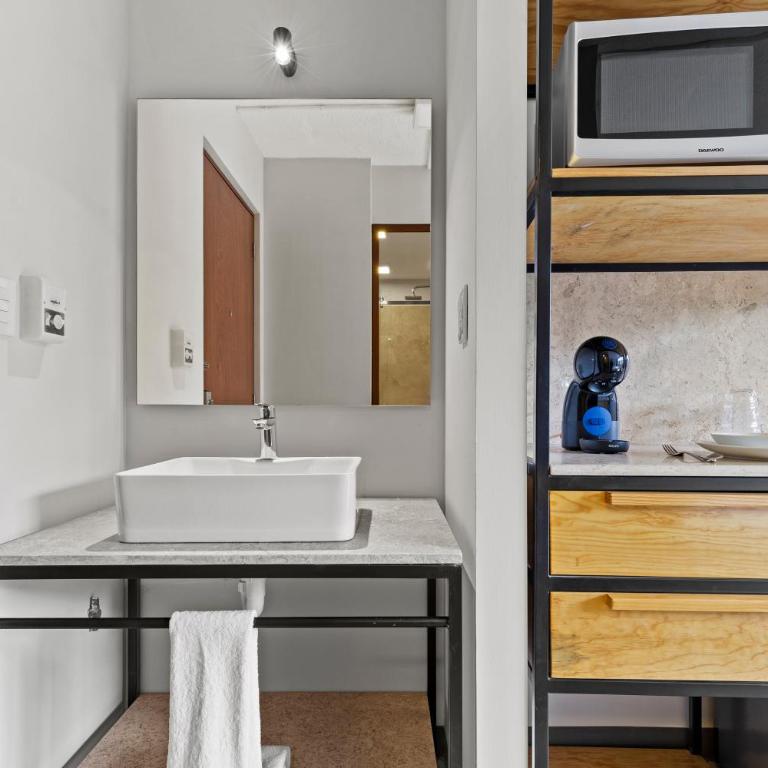 Suites Reforma by HomiRent - Suite with Balcony - 5